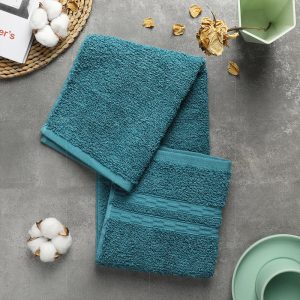 Terry towels with decorative borders: elegance in details